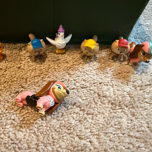 Paw Patrol misc. characters  Vehicle with Figures - Picture 6 of 6